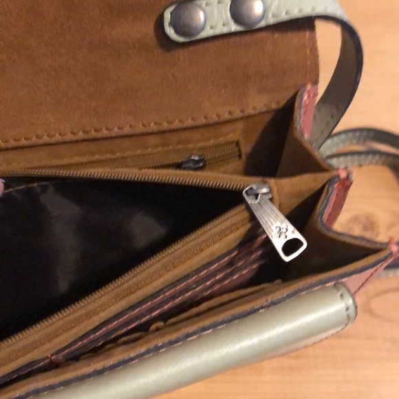 Crossbody/ can use as wristlet - Picture 8 of 8